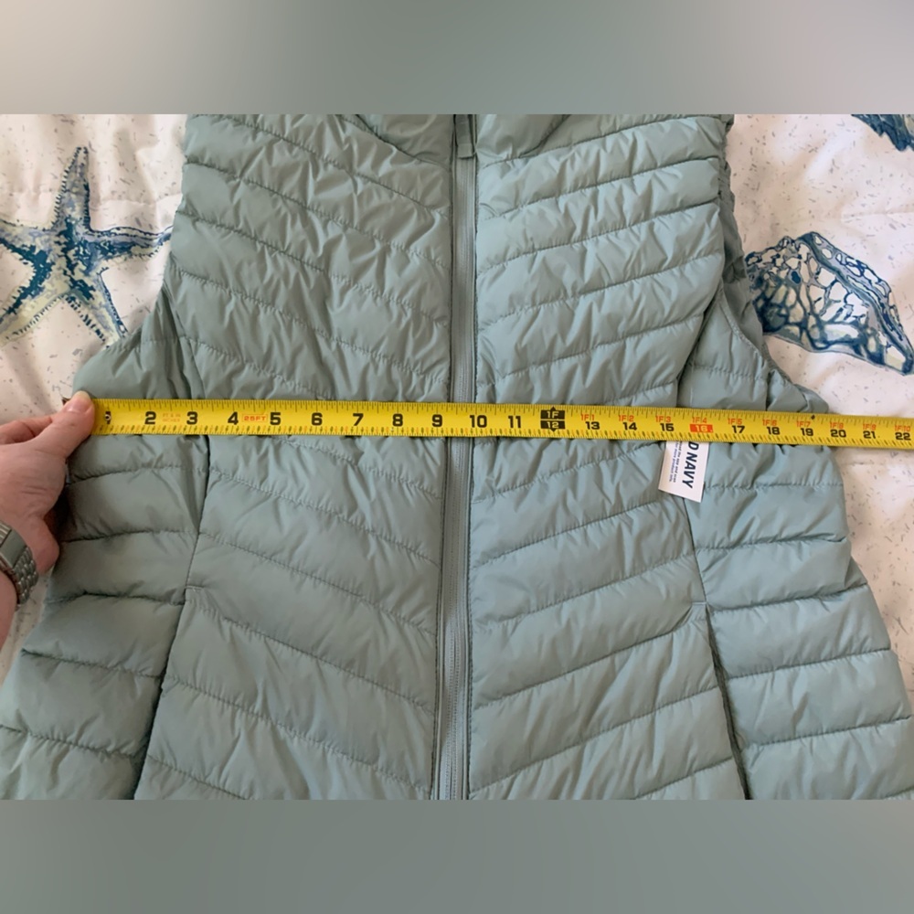 Old Navy Women's Quilted Vest Size Large NWT - Picture 6 of 7
